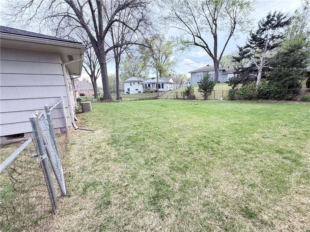 4942 N College Avenue — photo 28