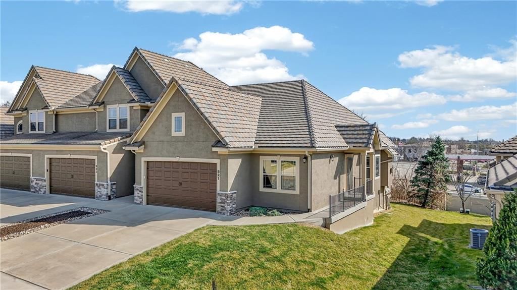 821 NE Lone Hill Drive — photo 4