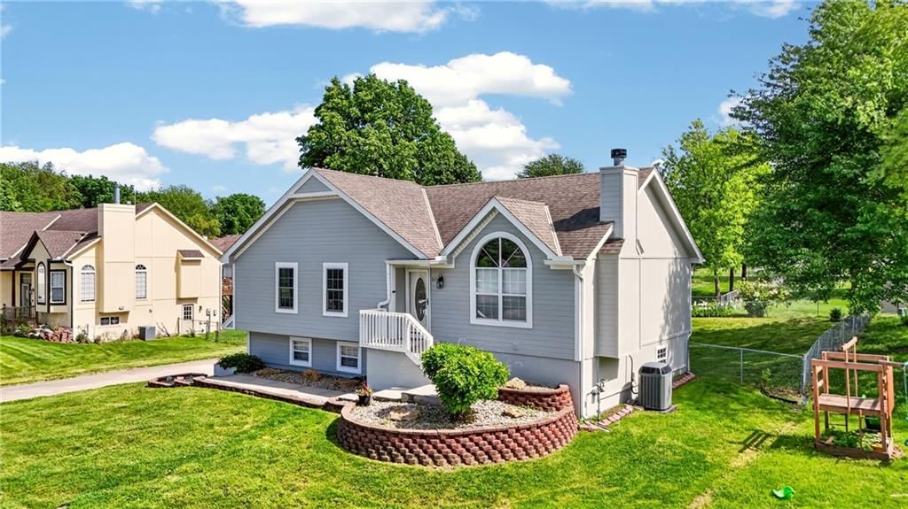 605 Oak Drive — photo 2