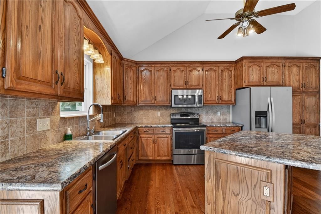 605 Oak Drive — photo 9