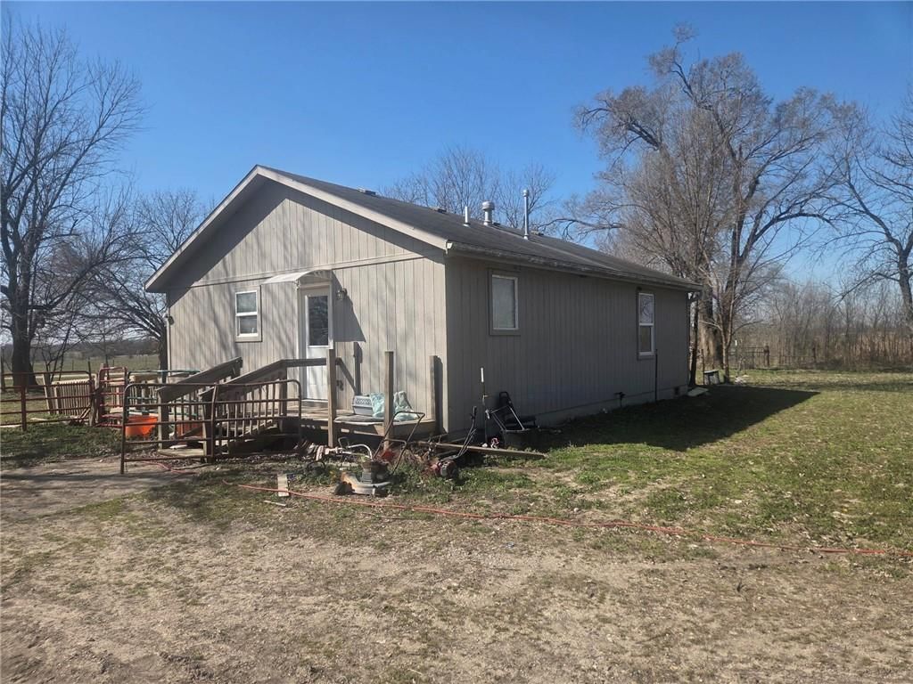 5528 W 367th Street, Louisburg, KS