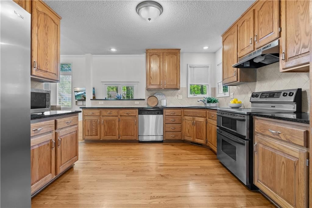 705 Hawthorne Drive — photo 9