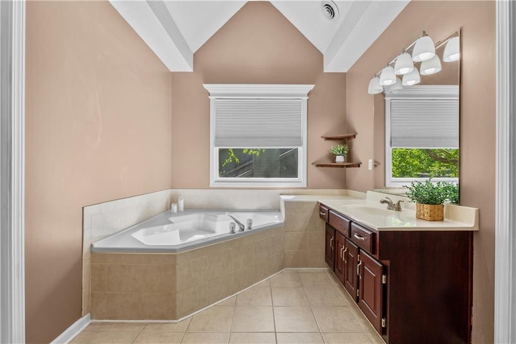 705 Hawthorne Drive — photo 25