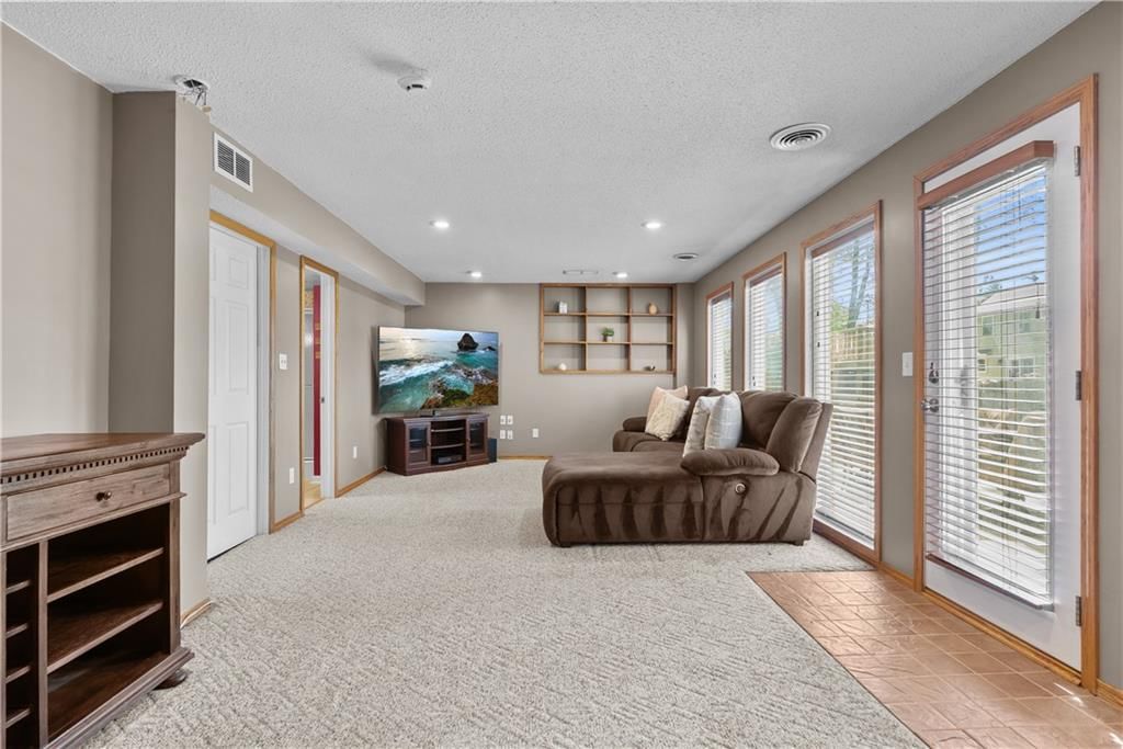 705 Hawthorne Drive — photo 37