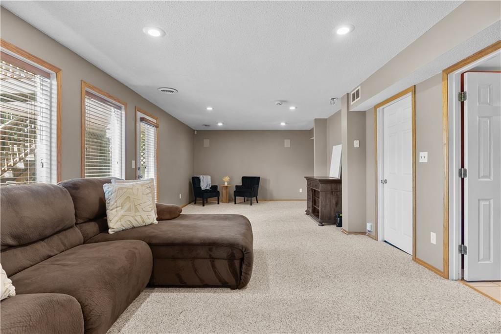 705 Hawthorne Drive — photo 39