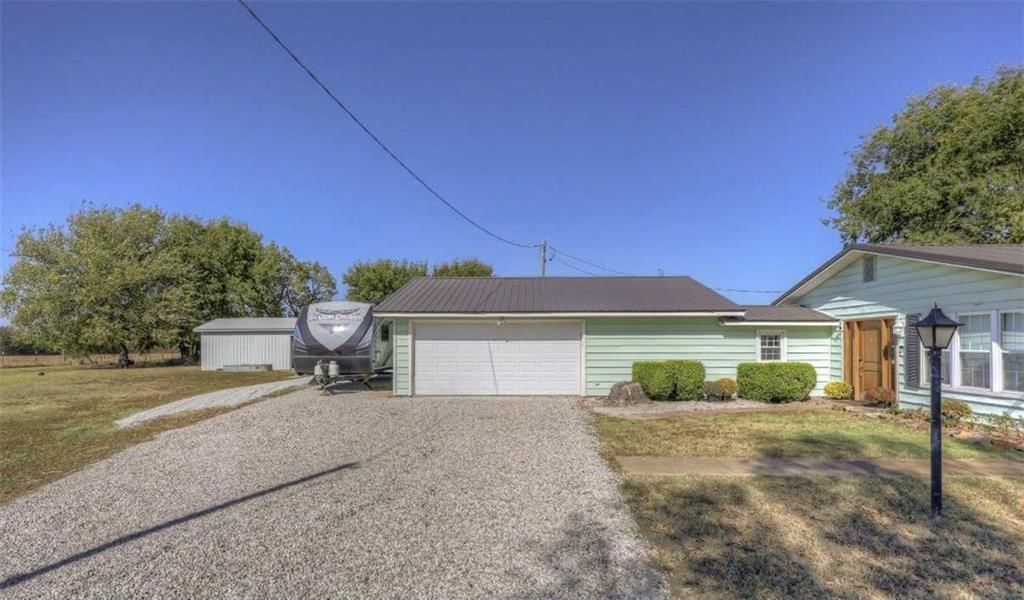 3617 SW Center Road — photo 2