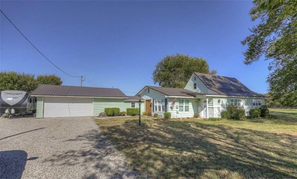 3617 SW Center Road — photo 3