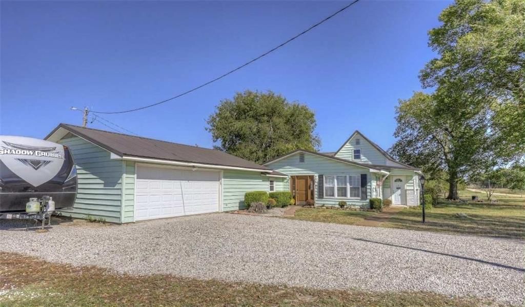 3617 SW Center Road — photo 4