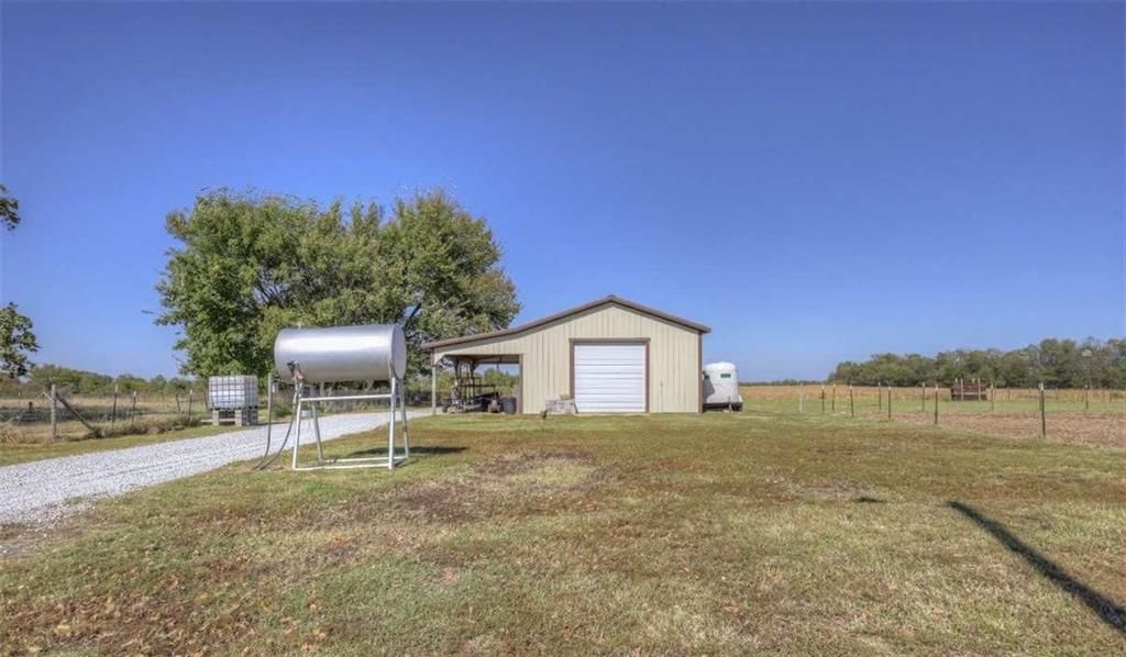 3617 SW Center Road — photo 35