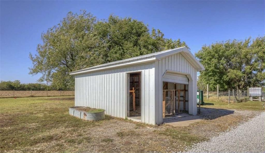 3617 SW Center Road — photo 39