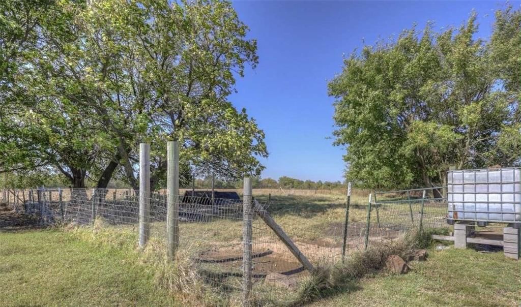 3617 SW Center Road — photo 41