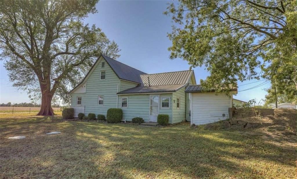 3617 SW Center Road — photo 46