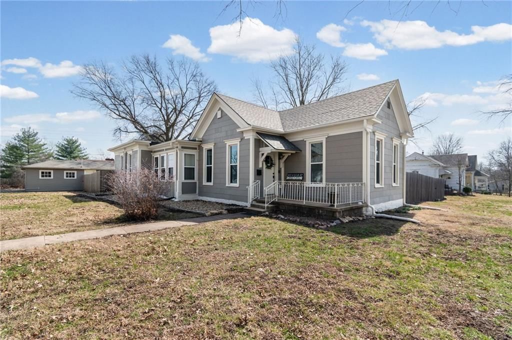 303 S Elm Street — photo 2
