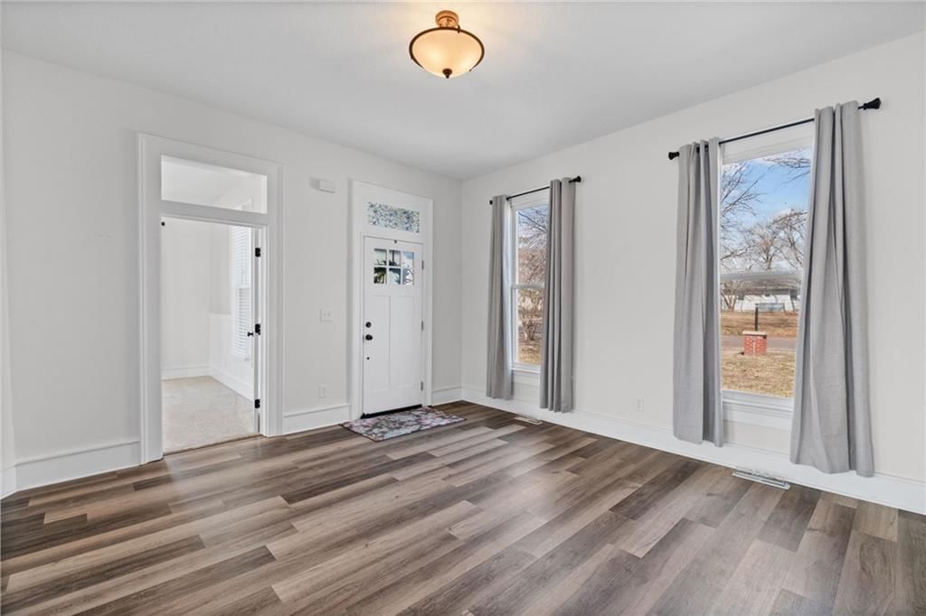 303 S Elm Street — photo 3