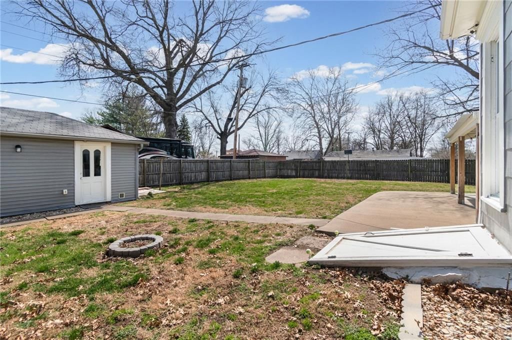 303 S Elm Street — photo 29