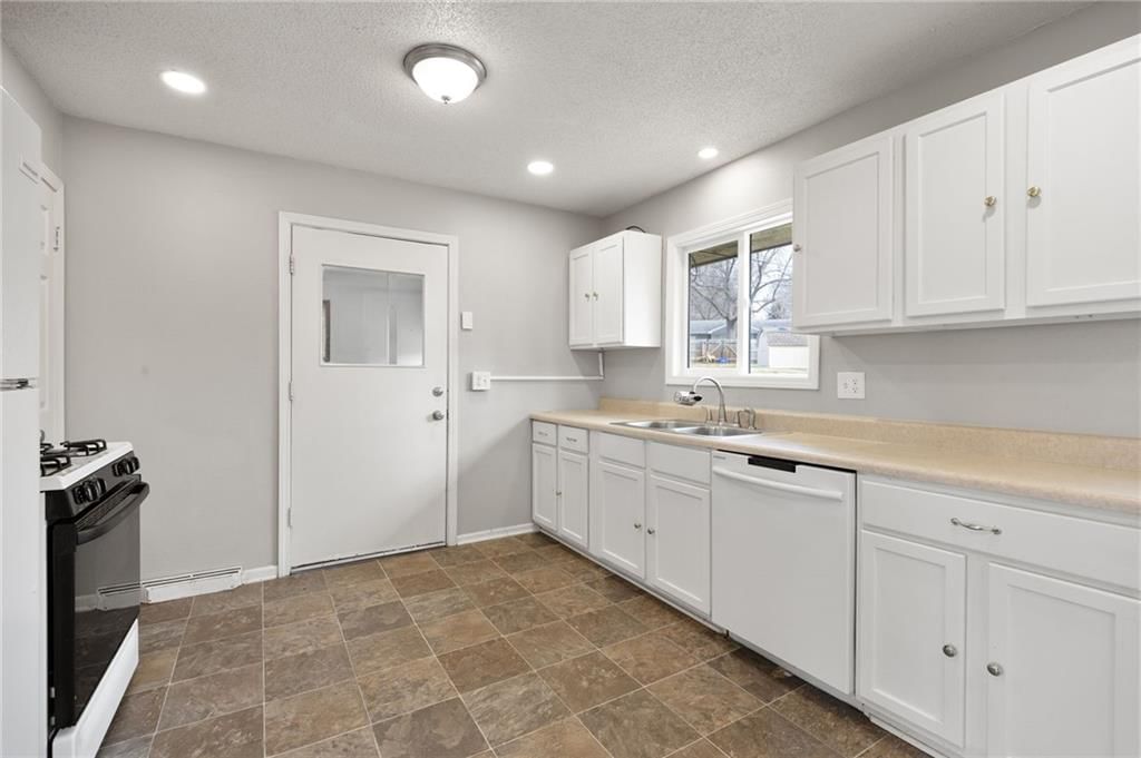 3704 E 107th Street — photo 5