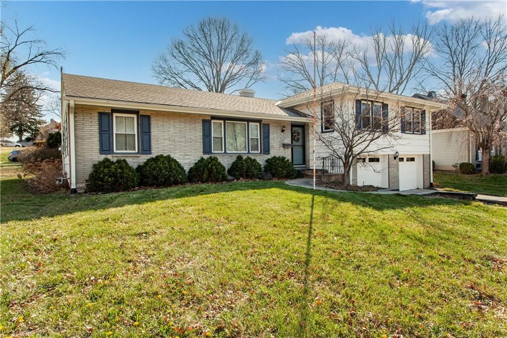 4819 NE Sherwood Drive — photo 2