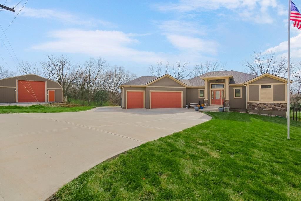 1009 N Independence Street, Pleasant Hill, MO