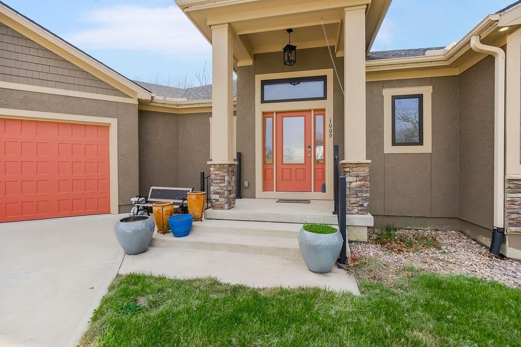 1009 N Independence Street — photo 3