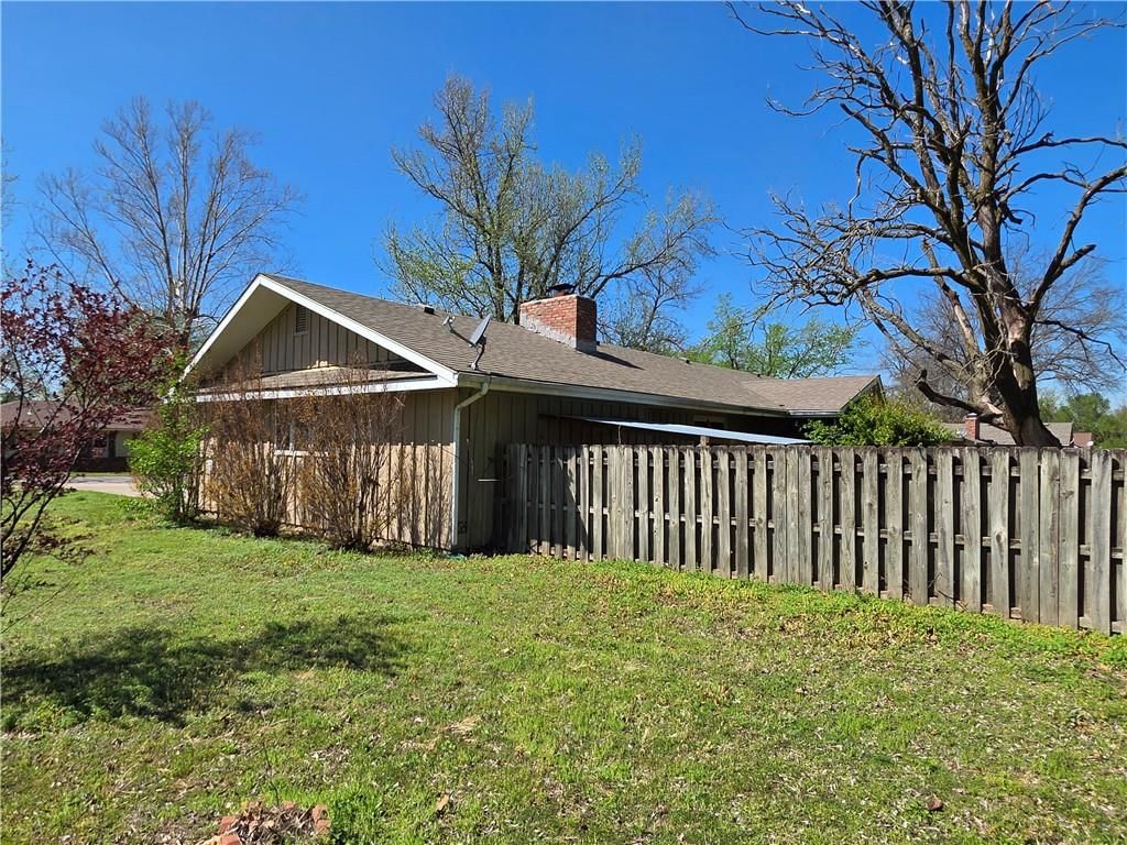 2300 Sue Lane — photo 3