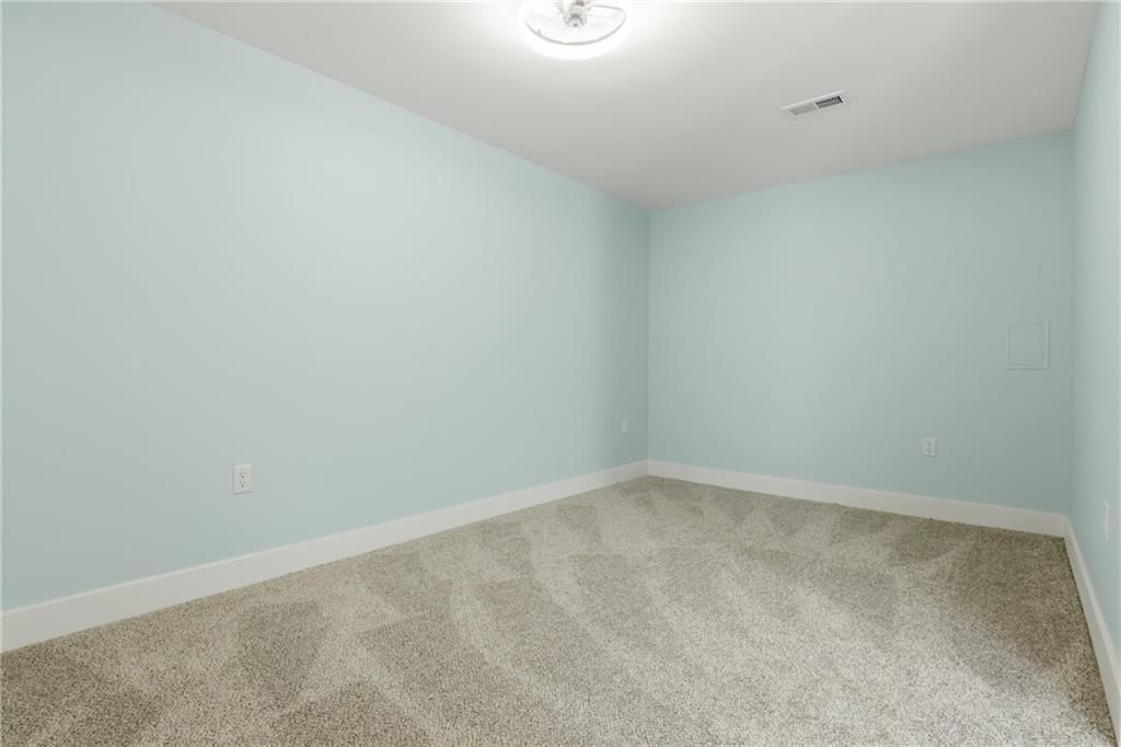 1240 Riverview Avenue — photo 38