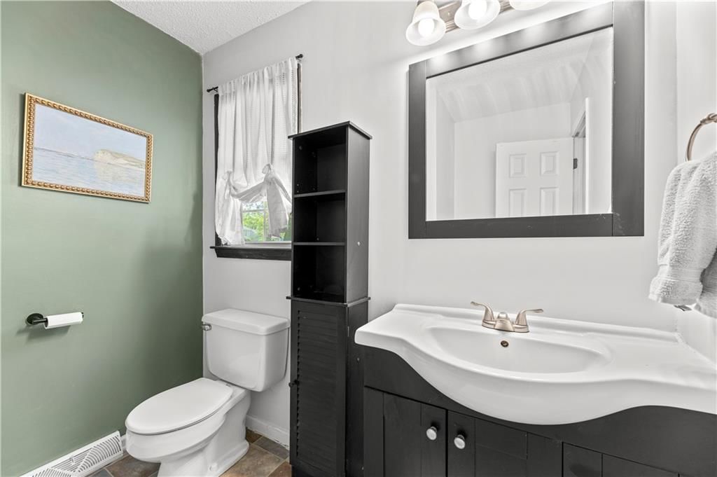 2416 E 110th Street — photo 22