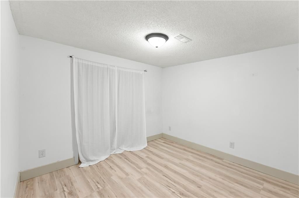 2416 E 110th Street — photo 32