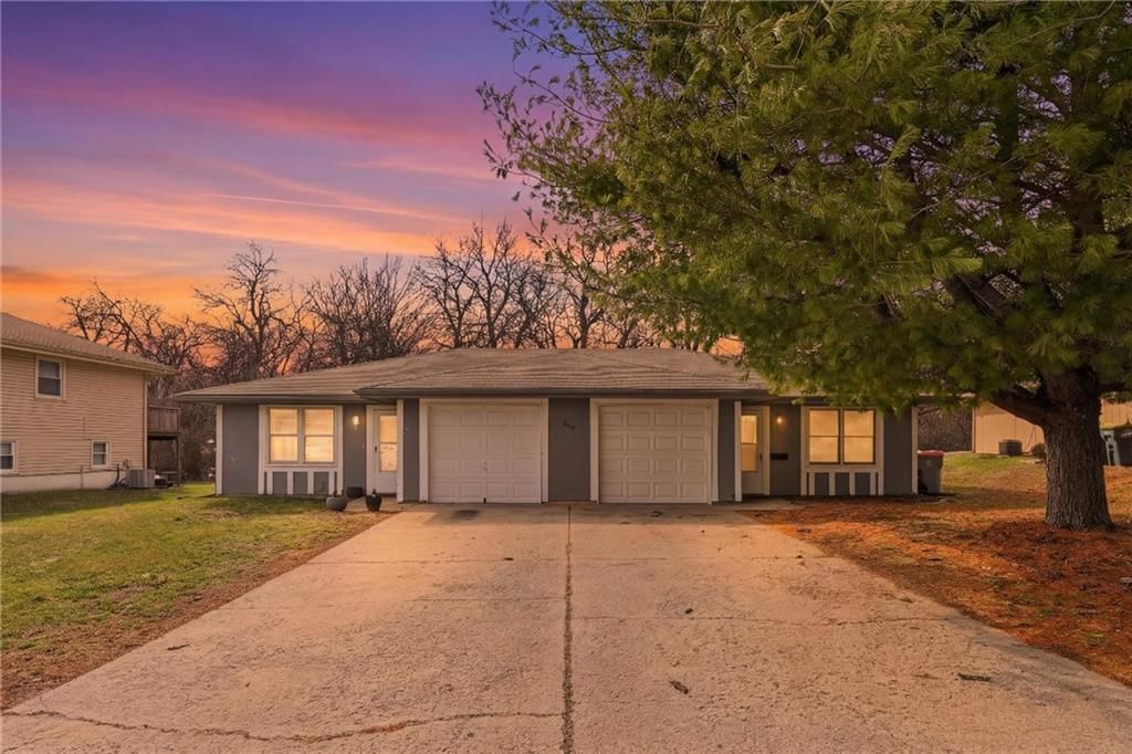 804 NE Banner Drive — photo 2