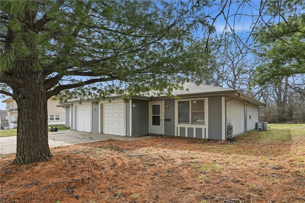 804 NE Banner Drive — photo 3