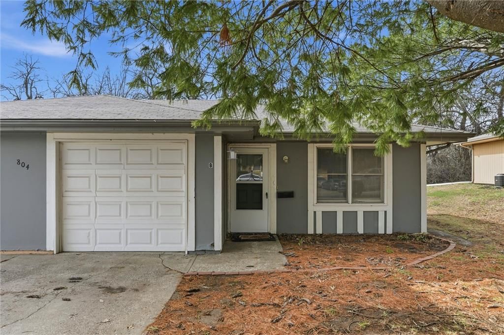 804 NE Banner Drive — photo 5