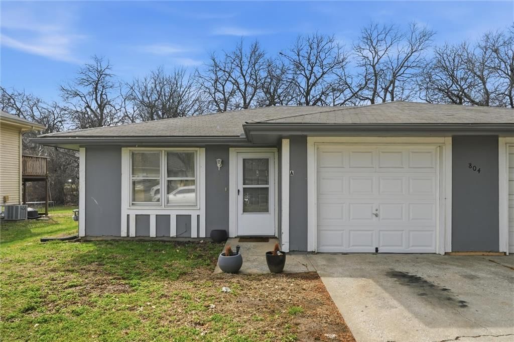 804 NE Banner Drive — photo 9
