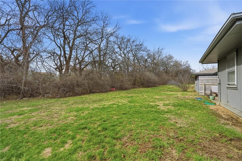 804 NE Banner Drive — photo 16