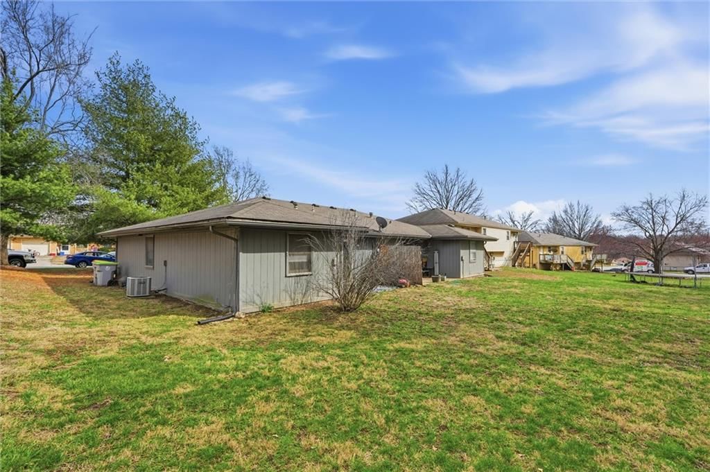804 NE Banner Drive — photo 17