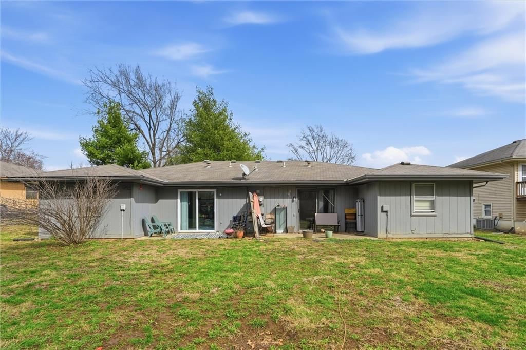 804 NE Banner Drive — photo 18