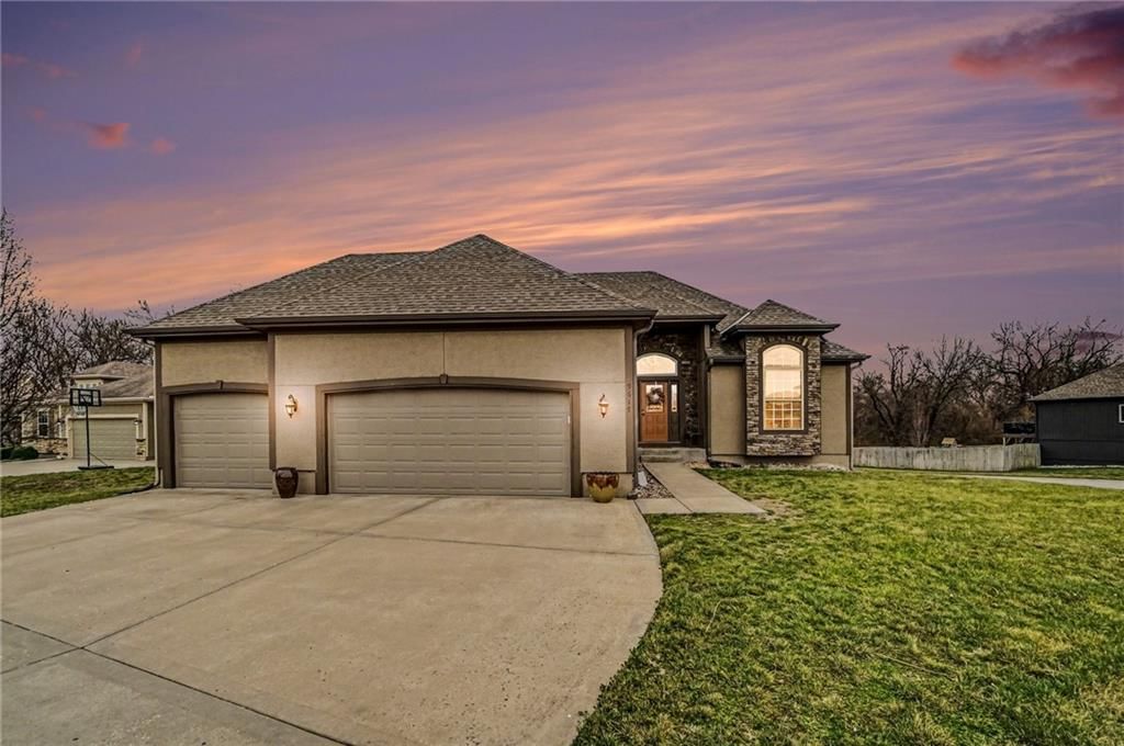9617 N Adrian Avenue, Kansas City, MO
