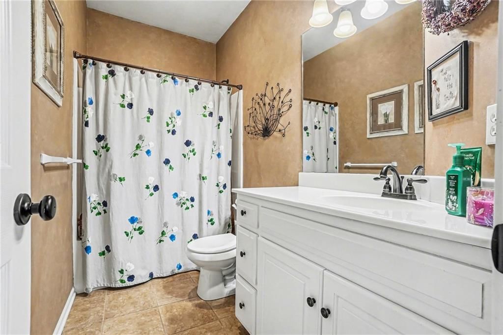 9617 N Adrian Avenue — photo 16