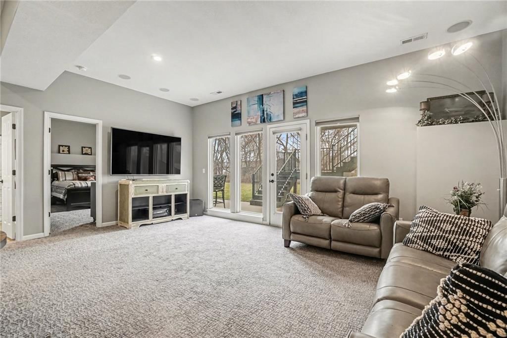 9617 N Adrian Avenue — photo 19