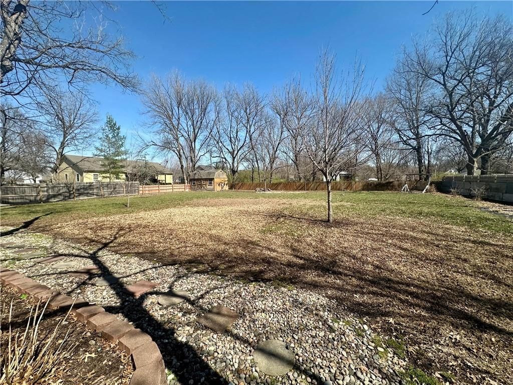 425 S Pine Street — photo 4