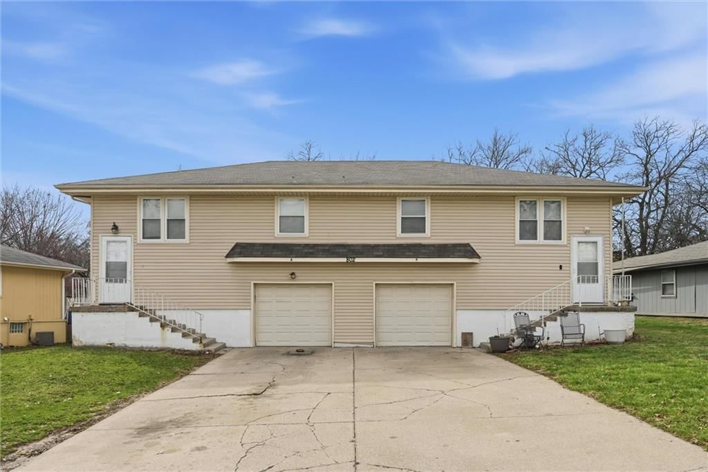 802 NE Banner Drive, Lee's Summit, MO