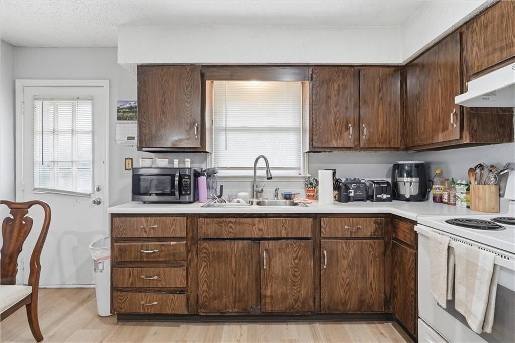 802 NE Banner Drive — photo 15