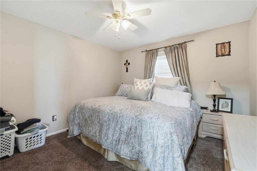 802 NE Banner Drive — photo 16