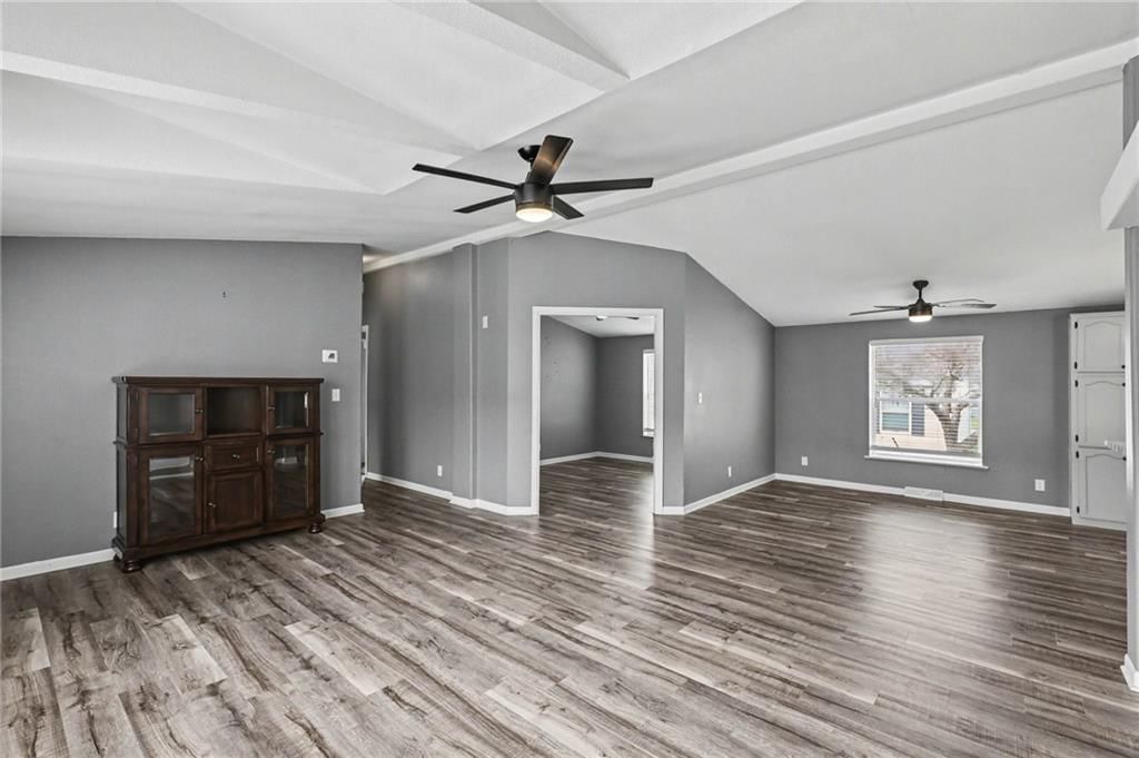 1002 NE White Oaks Lane — photo 4