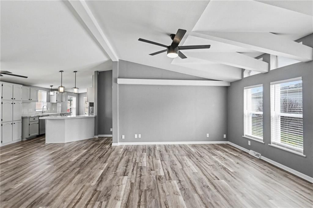 1002 NE White Oaks Lane — photo 5