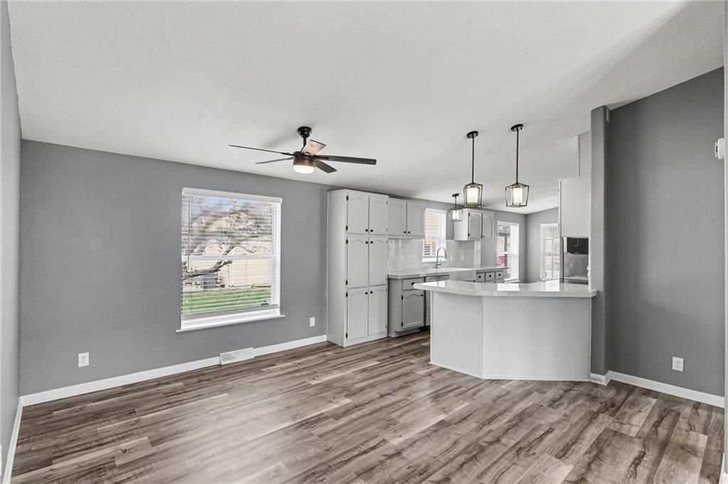 1002 NE White Oaks Lane — photo 6