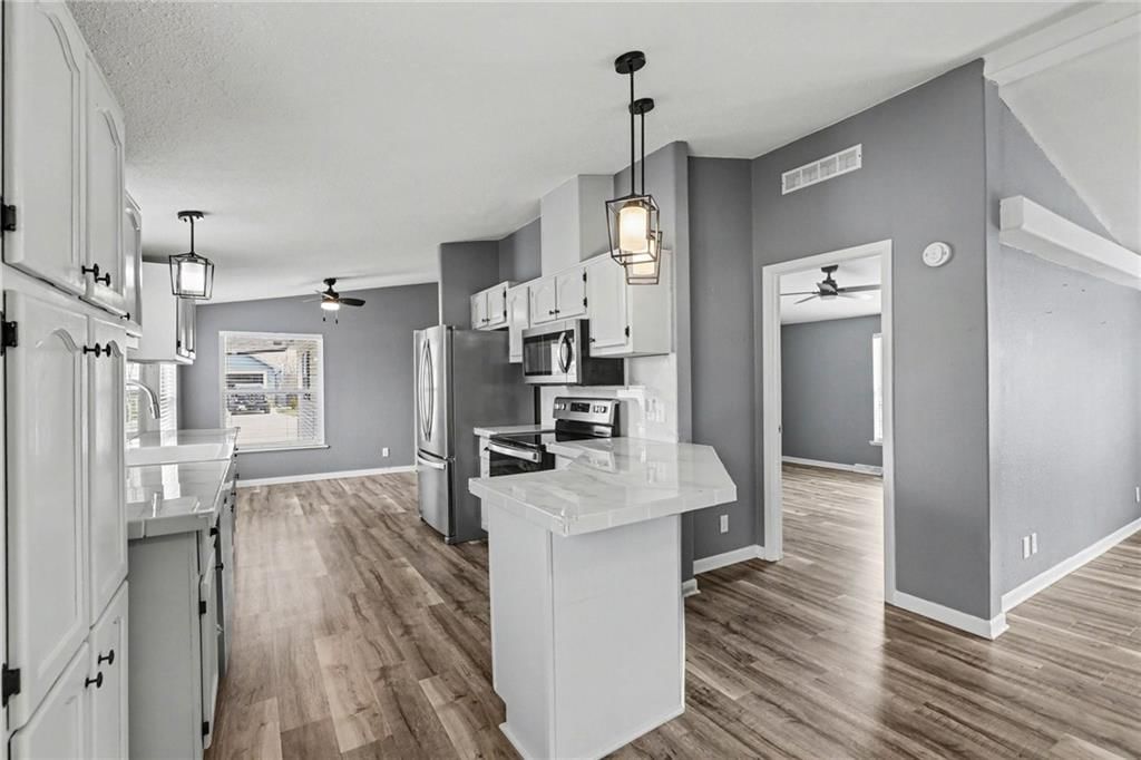 1002 NE White Oaks Lane — photo 9