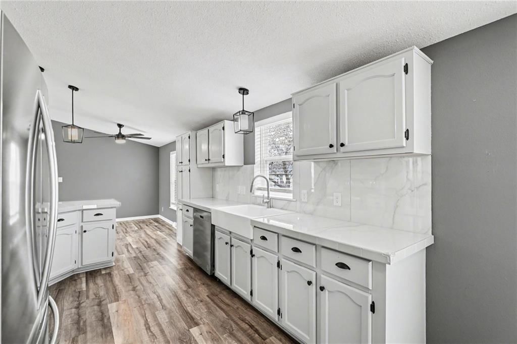 1002 NE White Oaks Lane — photo 10