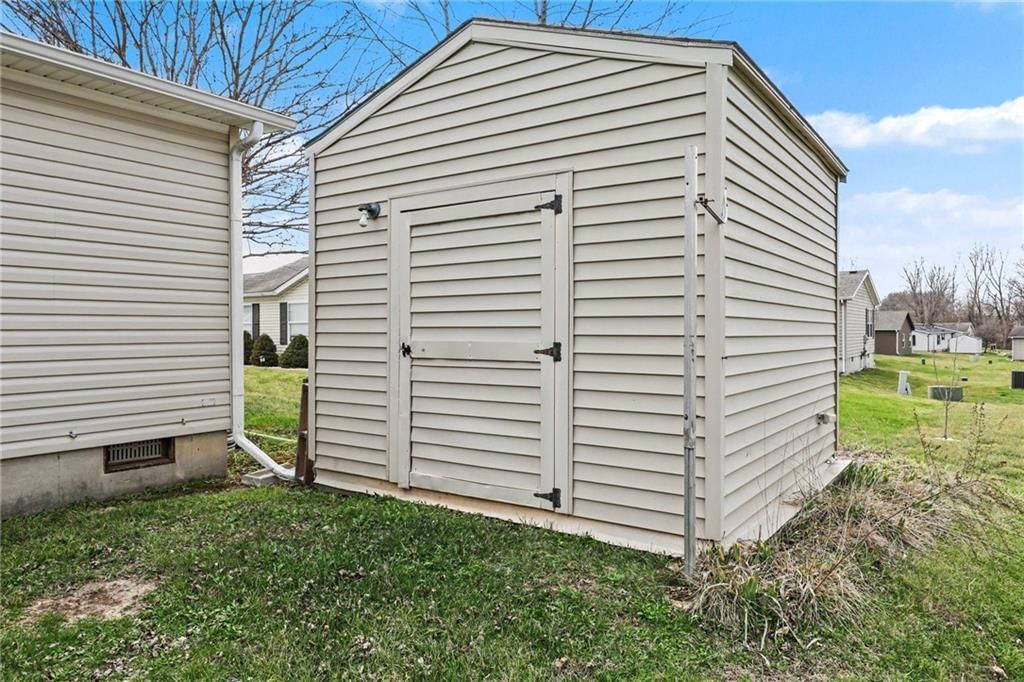 1002 NE White Oaks Lane — photo 23