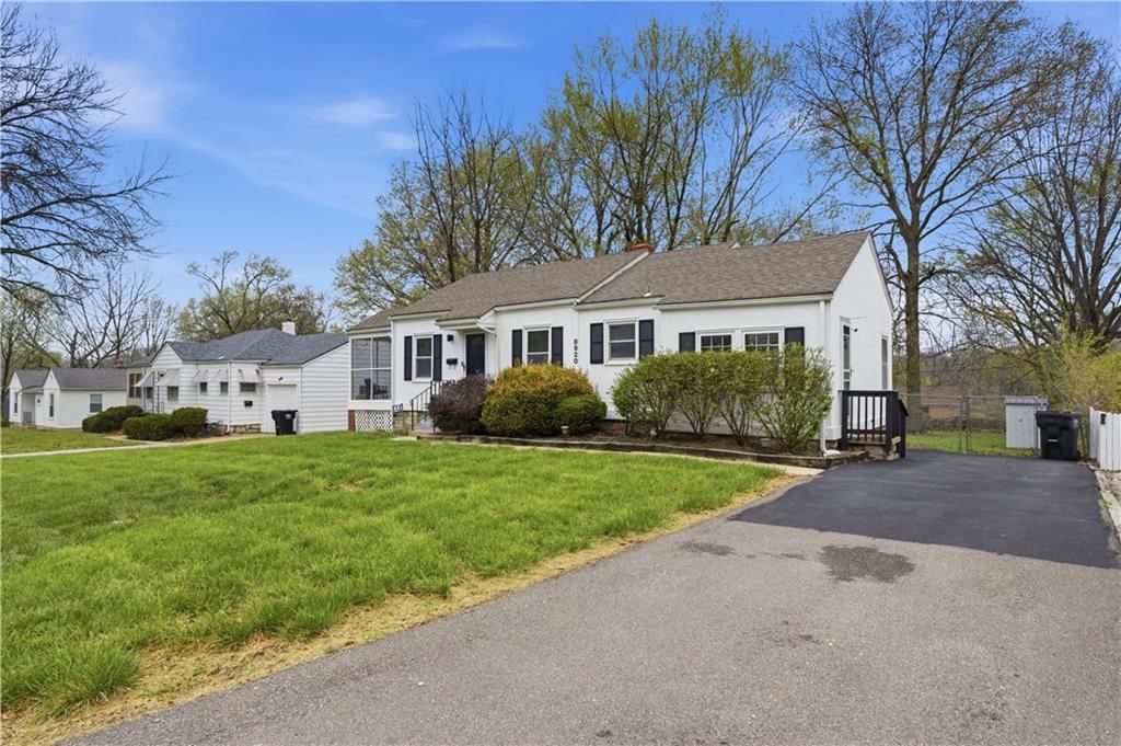 8920 Rose Lane — photo 32