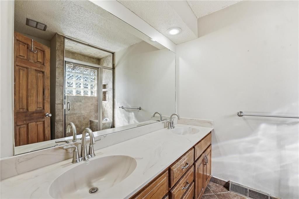 8505 Rosehill Road — photo 31
