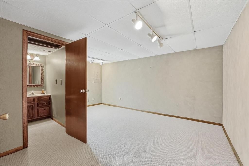 8505 Rosehill Road — photo 45
